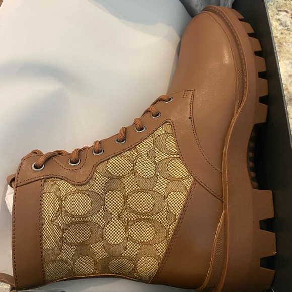 NIB Men’s CitySole Brown Lace Up Boots. With Coach Pattern. Saddle Khaki size 10 - Picture 1 of 12